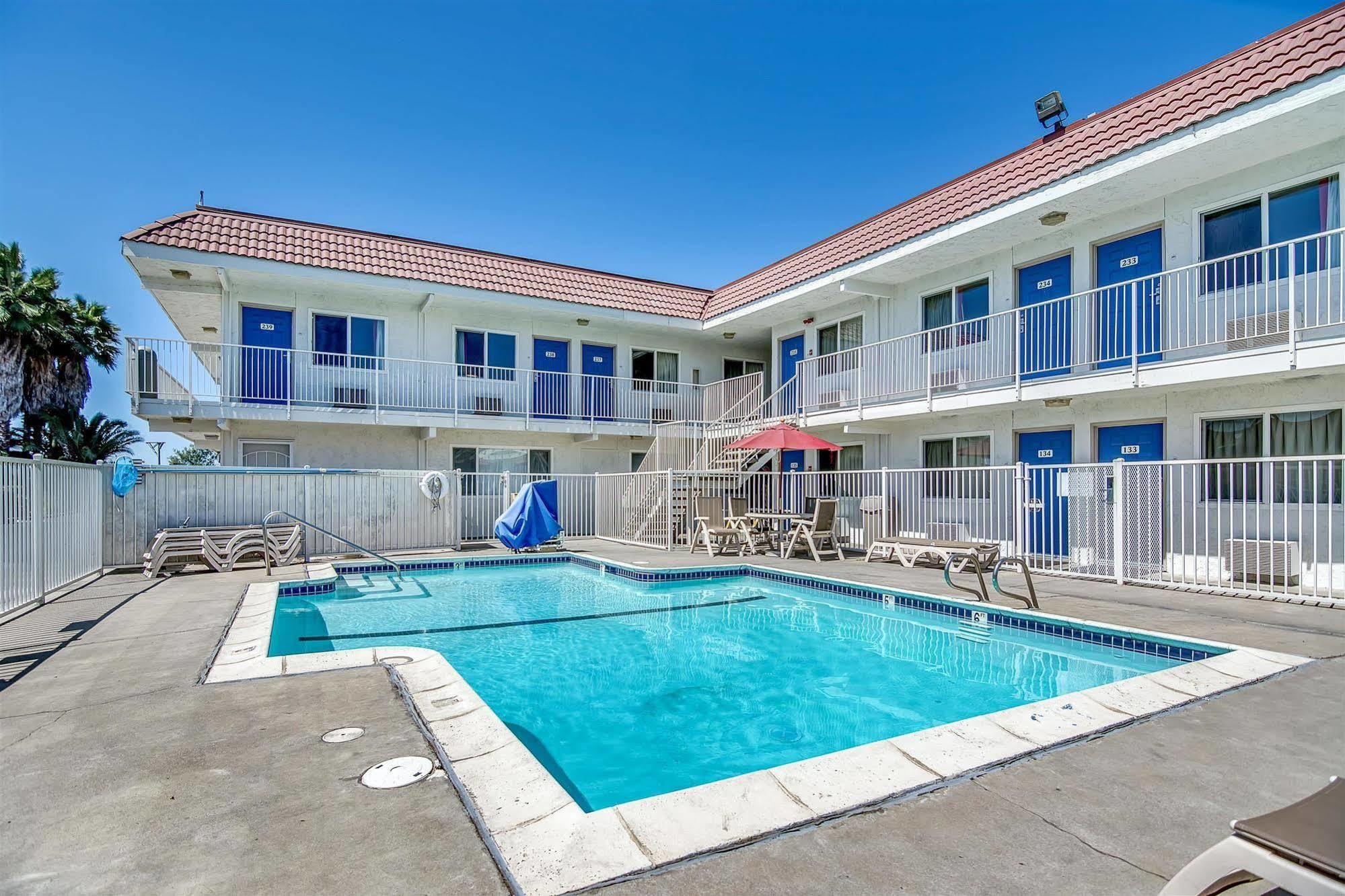 Motel 6-Stockton, Ca - Charter Way West Exterior photo